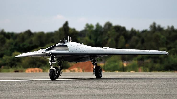डीआरडीओ ने ‘Autonomous Flying Wing Technology Demonstrator’ का उड़ान परीक्षण किया है।