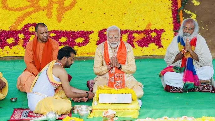 प्रधानमंत्री नरेंद्र मोदी ने संभल (उत्तर प्रदेश) राज्य में 'श्री कल्कि धाम मंदिर' की आधारशिला रखी