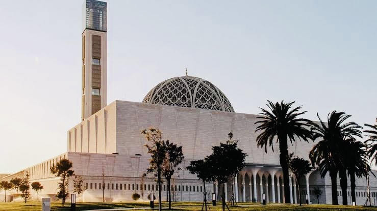 अल्जीरिया ने रमज़ान से पहले दुनिया की तीसरी सबसे बड़ी मस्जिद का उद्घाटन किया
