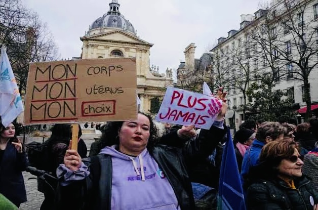 फ्रांस गर्भपात को संवैधानिक अधिकार बनाएगा क्योंकि विधेयक को सीनेट की मंजूरी मिल गई